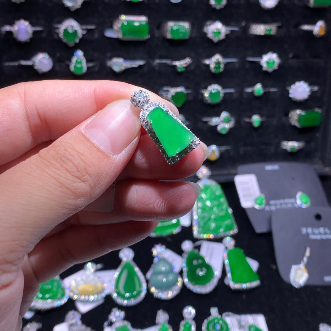 翡翠银S925镶嵌颈饰翡翠