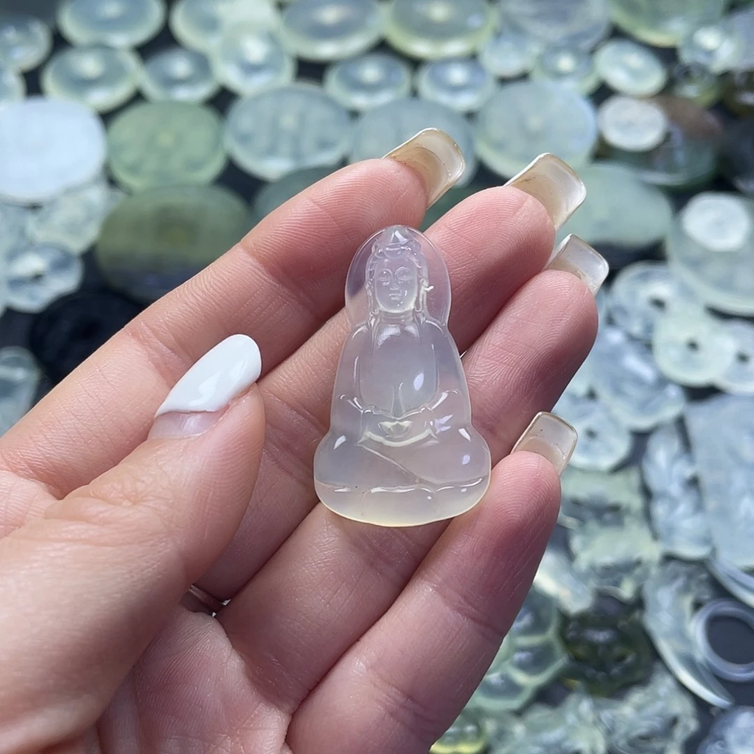 岫玉未镶嵌颈饰素衣观音