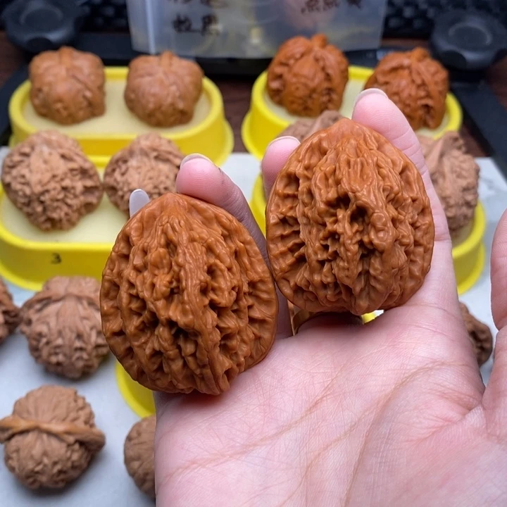 文玩核桃吊坠虎头42