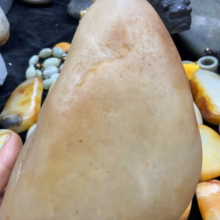 和田玉未镶嵌颈饰庄**器