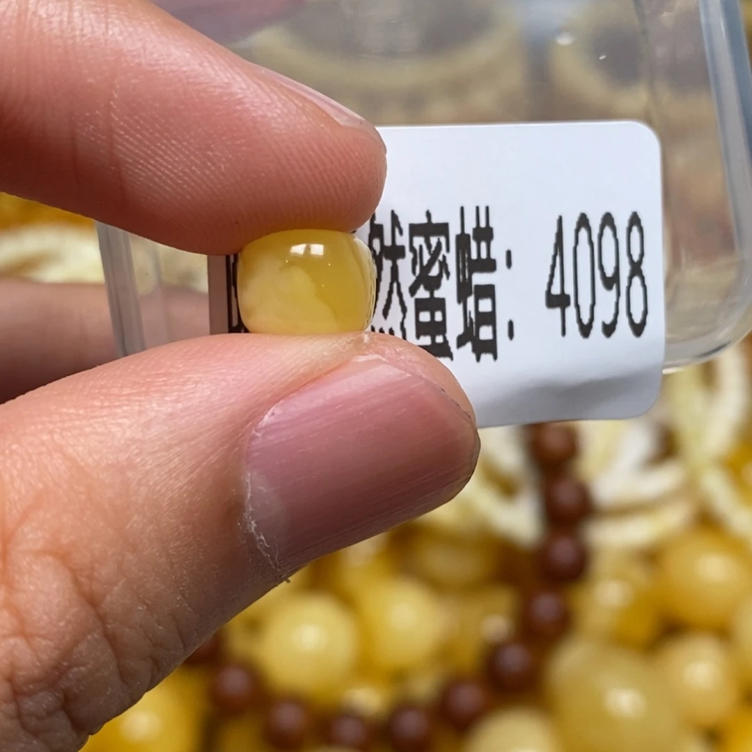 蜜蜡未镶嵌珠宝奇石4088