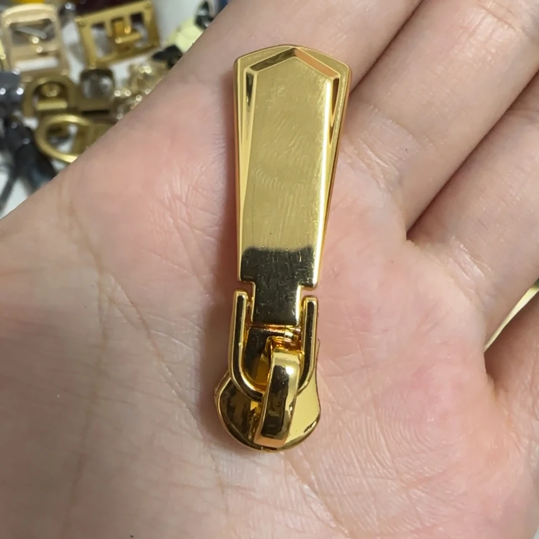 五号拉链头10元10个.