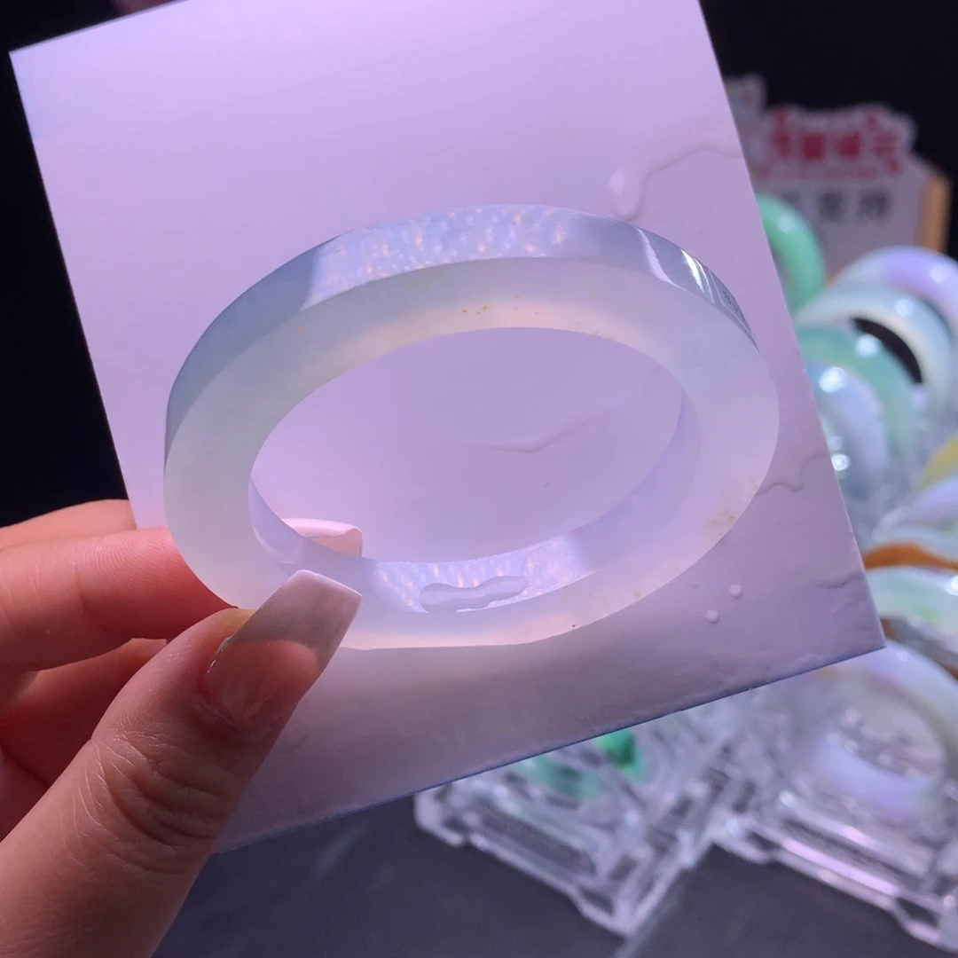 定制翡翠未镶嵌手镯