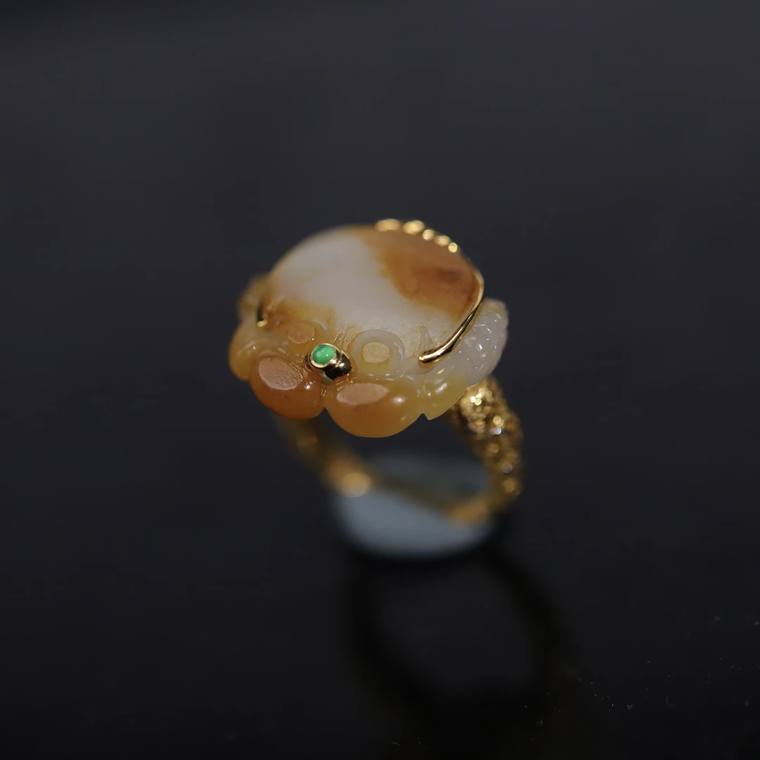 螃蟹戒指18K金新疆和田玉八方来财花丝镶嵌