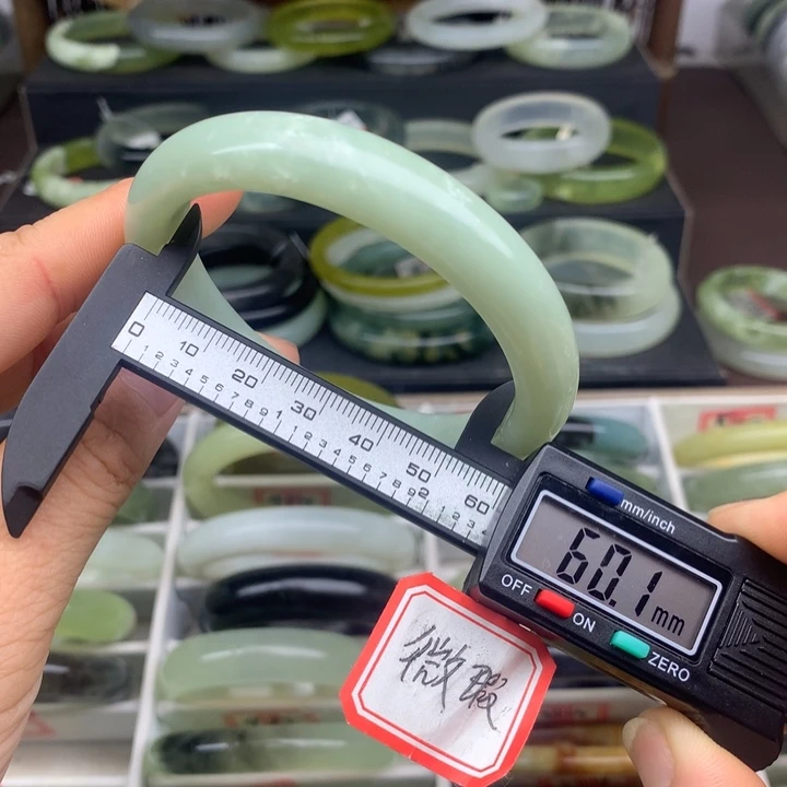 蛇纹石玉未镶嵌手镯485