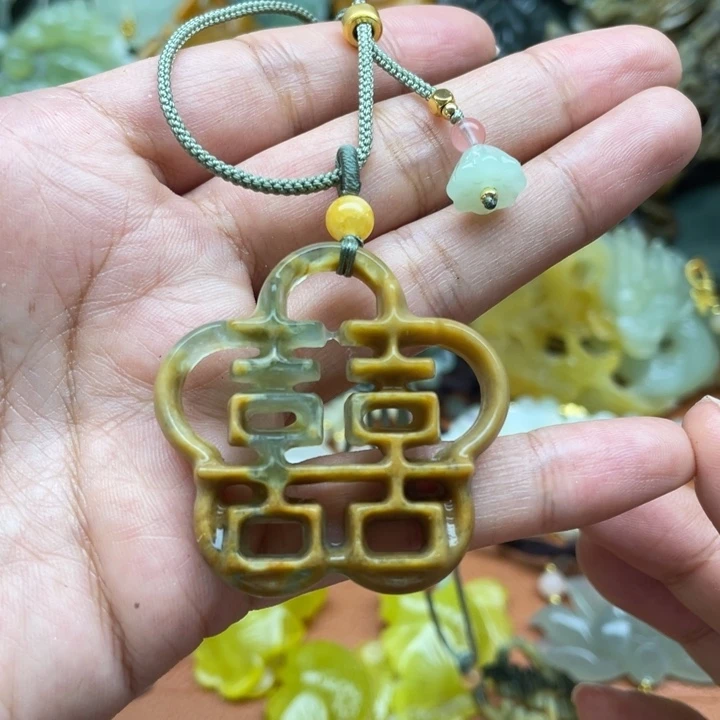 蛇纹石玉未镶嵌吊坠