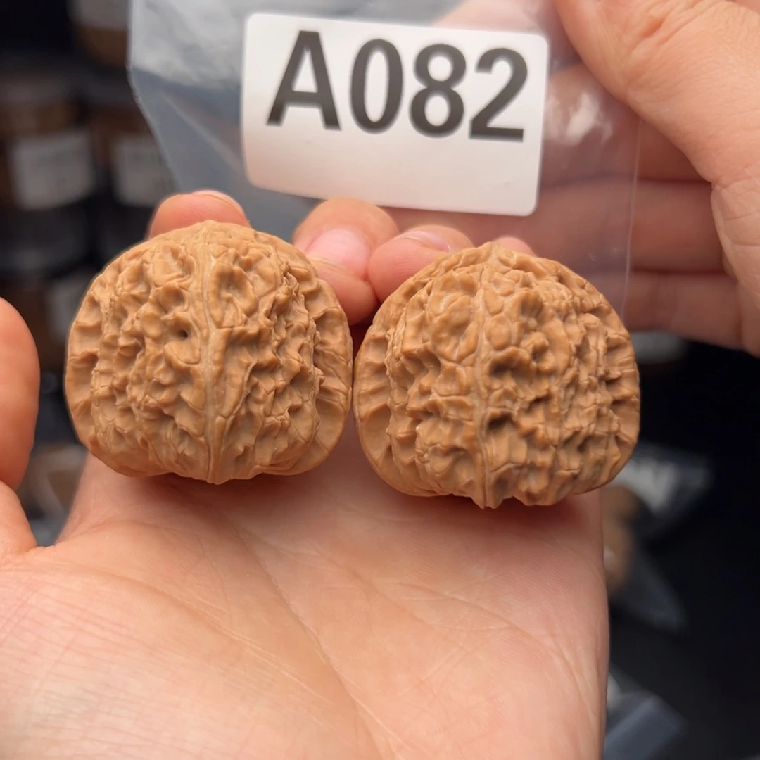 文玩核桃吊坠白狮子40全品