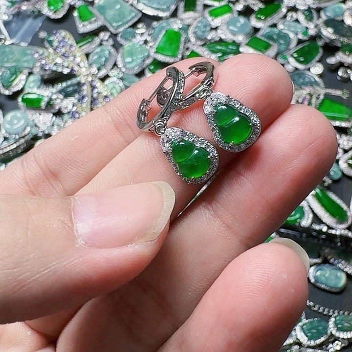 翡翠颈饰未镶嵌天然A货翡翠放漏