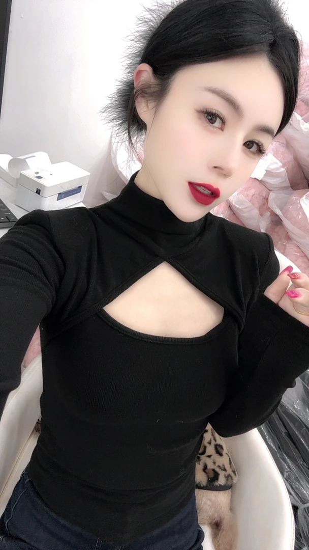 【相老板】精选新品-1176-高领镂空毛毛上衣