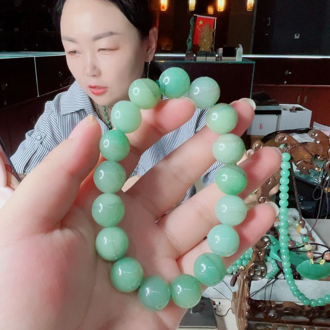 颈饰未镶嵌密玉（石英质玉）