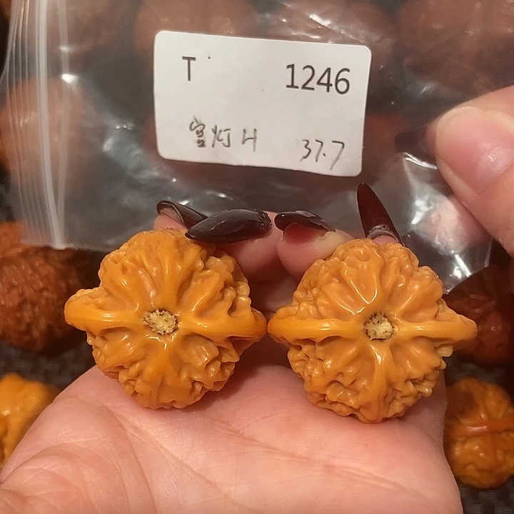 文玩核桃吊坠宫灯37.7