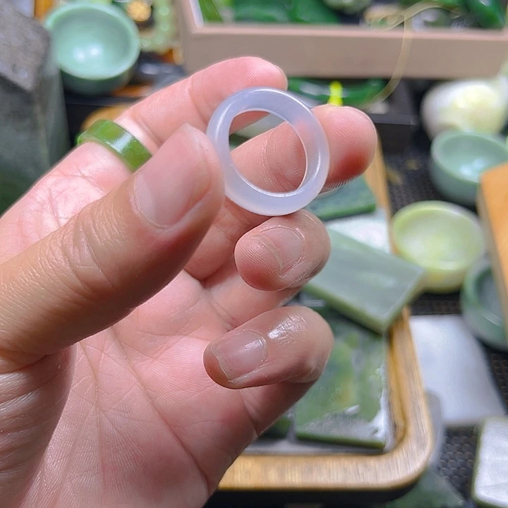 和田玉未镶嵌珠宝半成品青**人