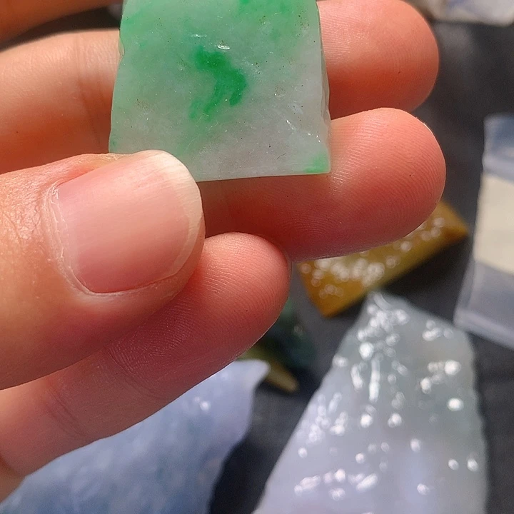 定制翡翠未镶嵌翡翠片料定制
