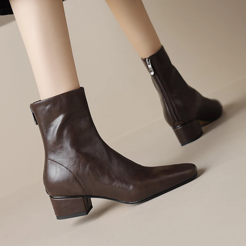 方头短靴2025秋冬新款切尔西靴显瘦棕色马丁靴百搭真皮粗跟女靴子