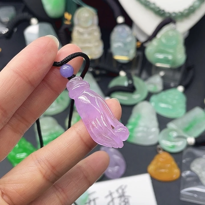 翡翠未镶嵌吊坠(赠链)