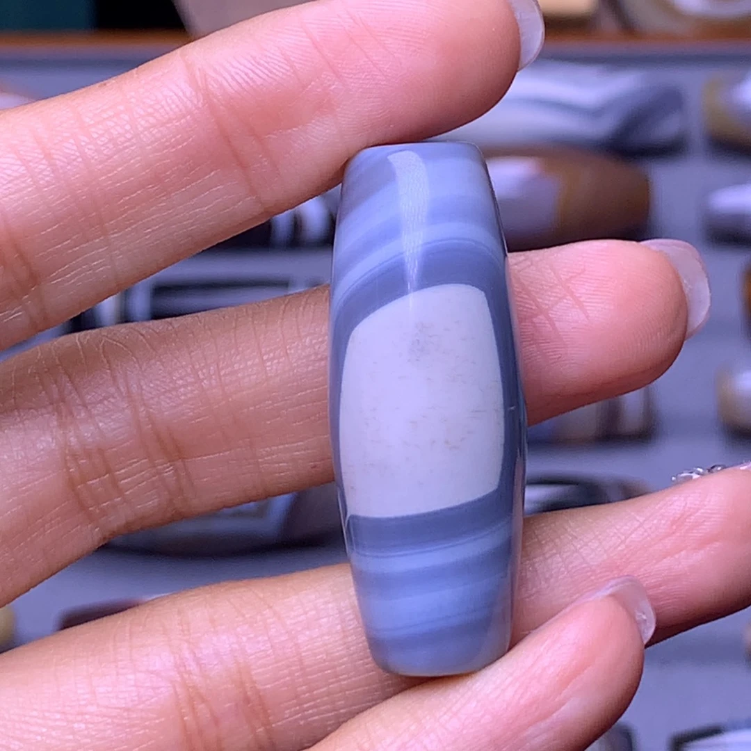 未镶嵌颈饰玛瑙/玉髓罪*