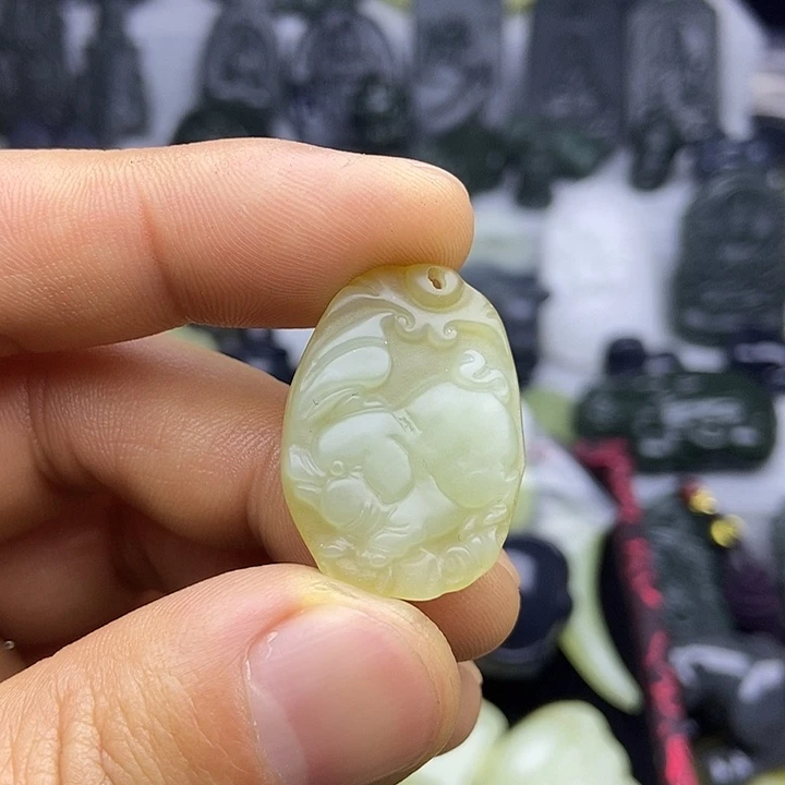 和田玉未镶嵌颈饰