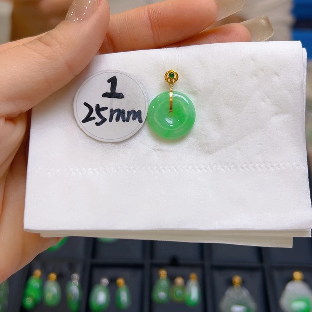 翡翠颈饰18K金镶嵌翡翠