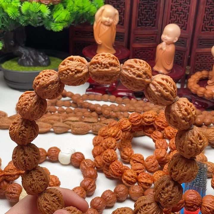 L***V桃核手串麒麟火焰纹大手持