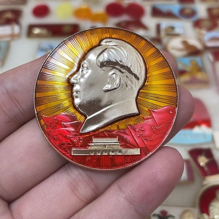 铝湖*人毛爷爷像章