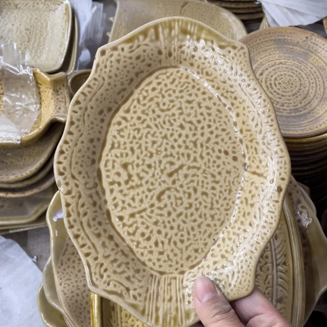 盘瓷器微瑕口径22两个