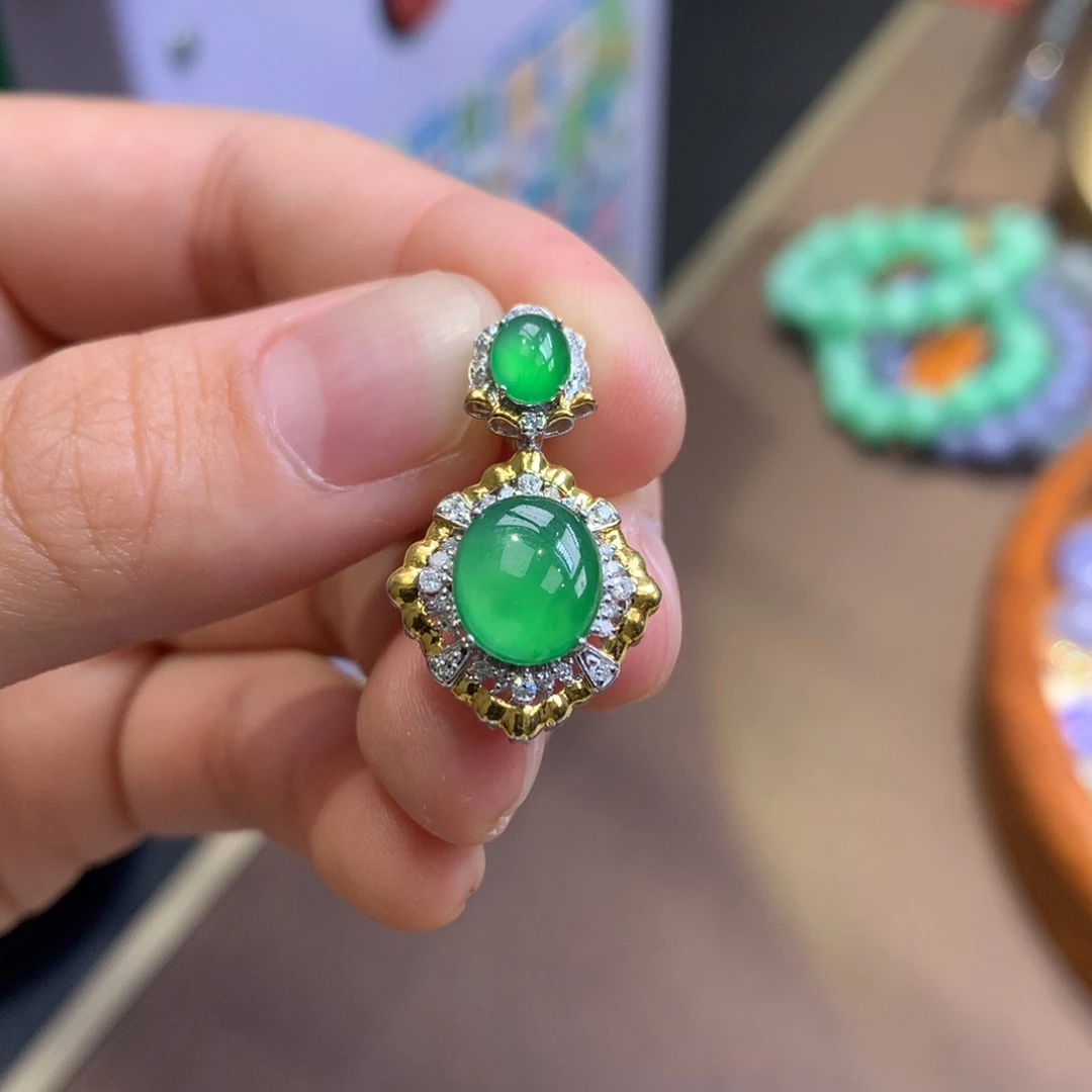 翡翠18K金镶嵌颈饰翡翠