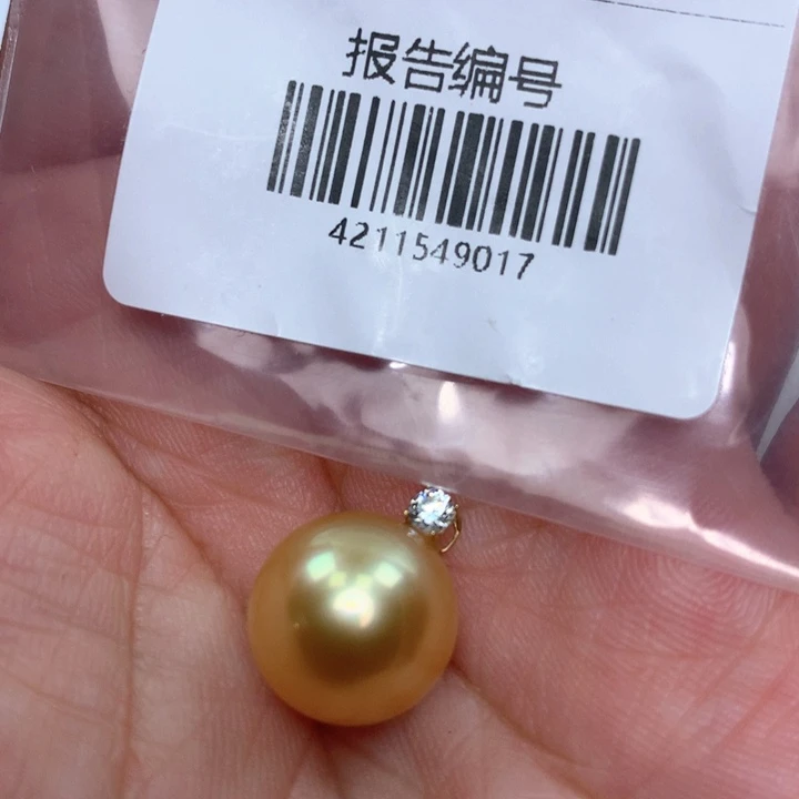 颈饰18K金镶嵌海水珍珠