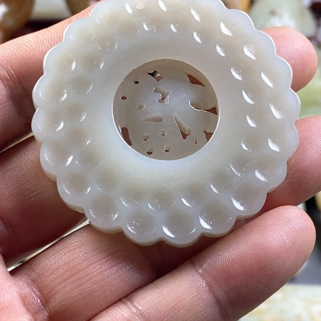 小***儿和田玉（糖玉）未镶嵌颈饰