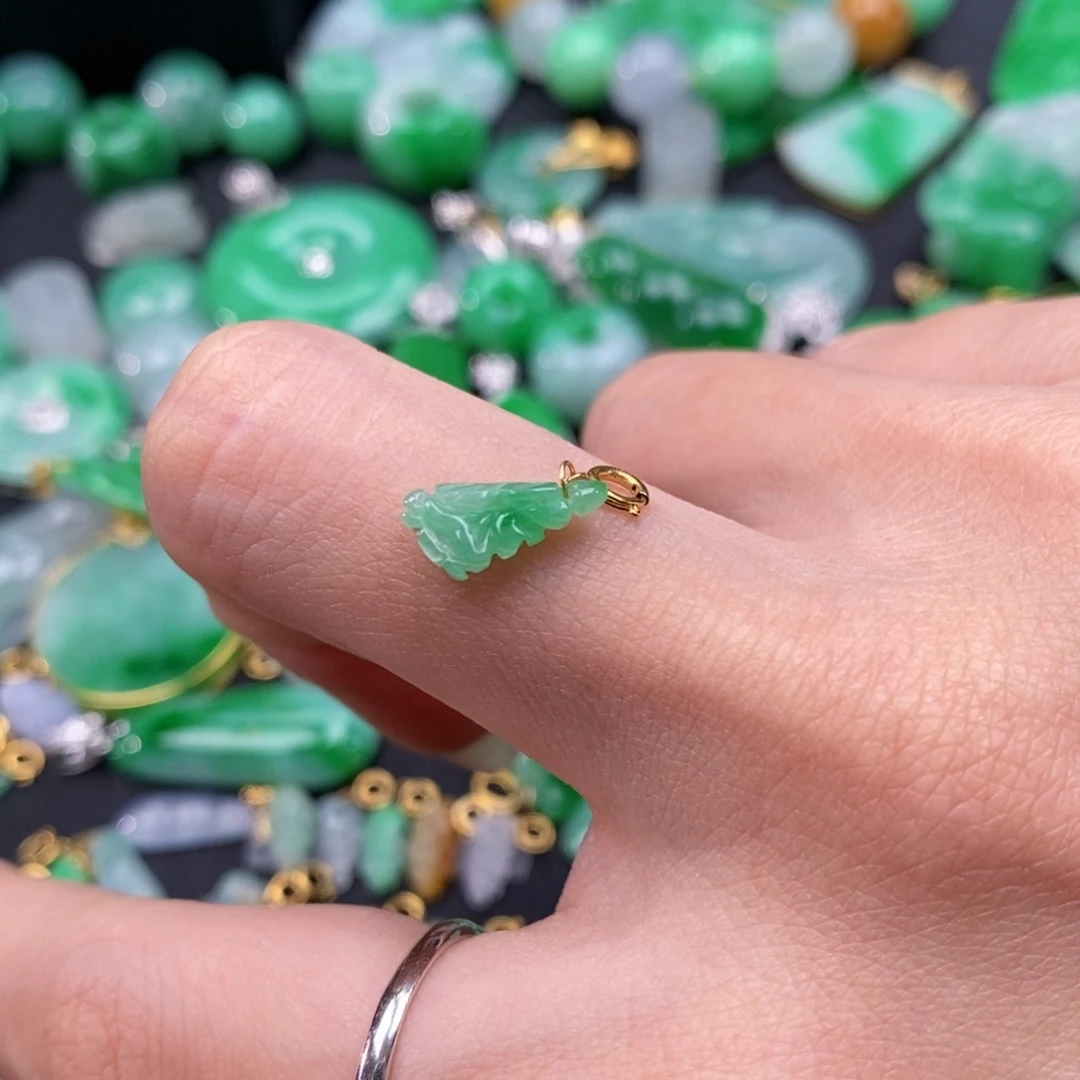 翡翠颈饰18K金镶嵌翡翠