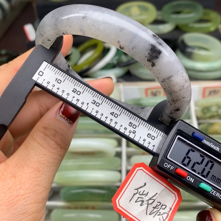 蛇纹石玉未镶嵌手镯363