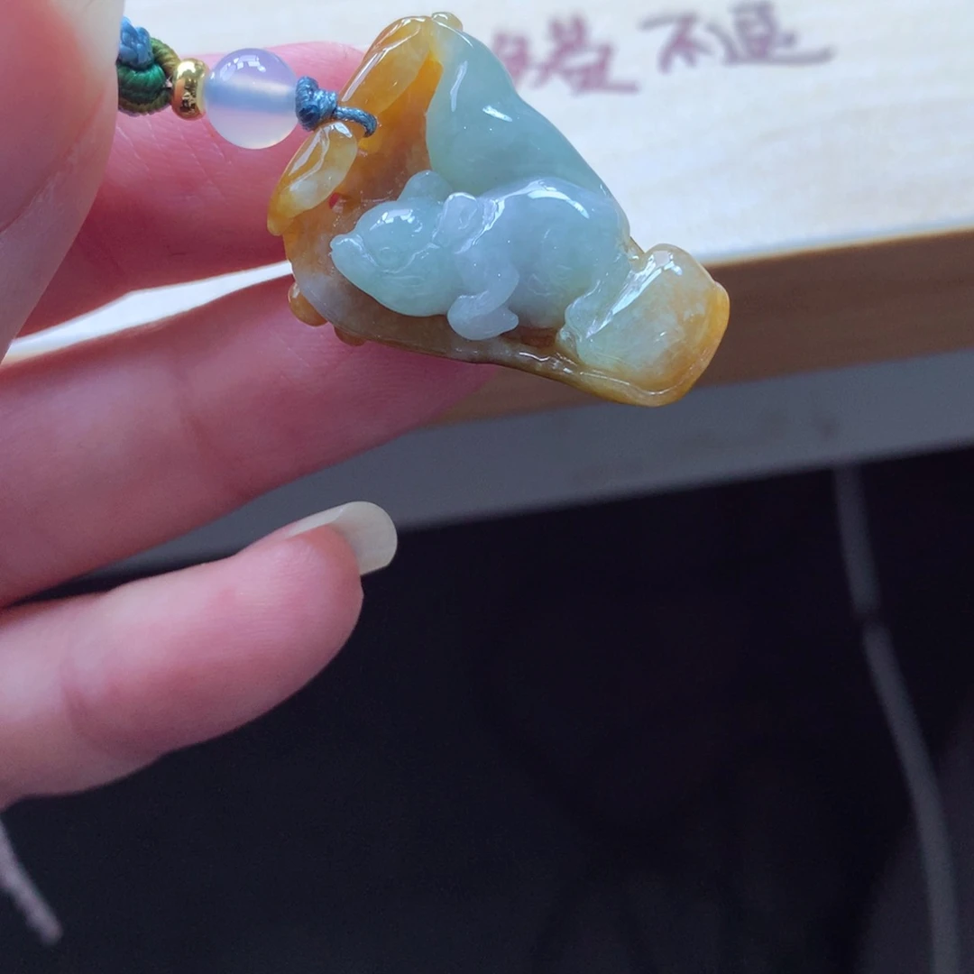 翡翠颈饰未镶嵌吊坠