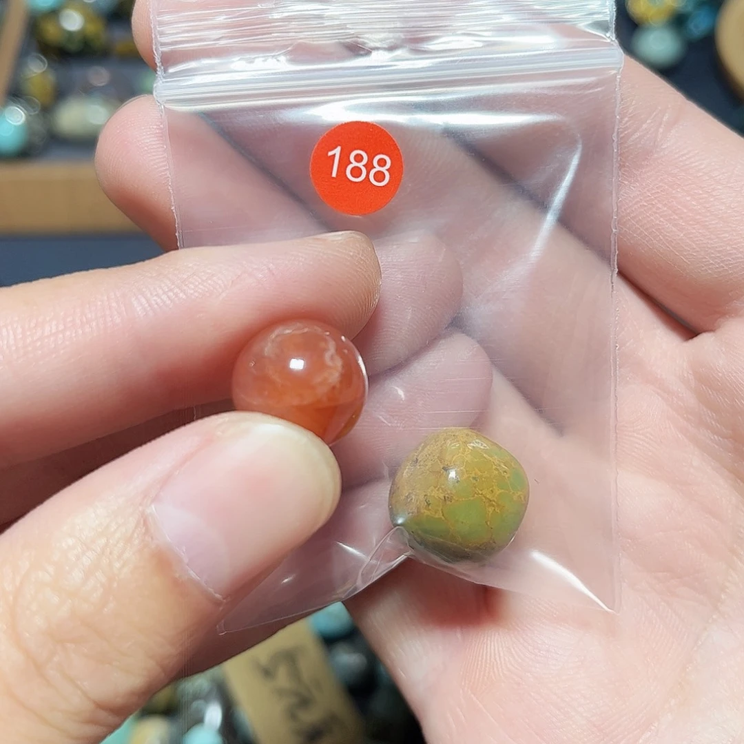 小***团玛瑙/玉髓未镶嵌圆珠桶珠老型手串！！