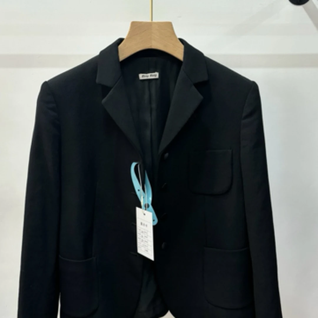 95新 MIU MIU/缪缪 miumiu黑色短款外套/40码/A02323