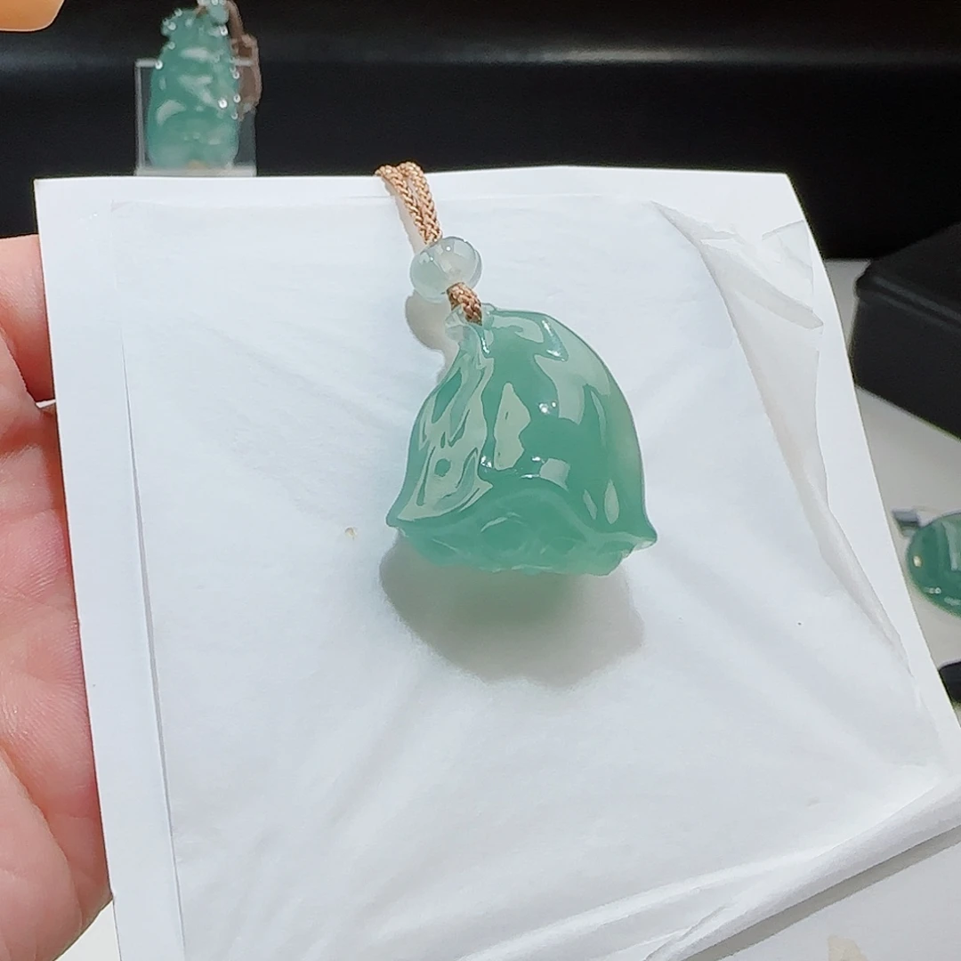 翡翠未镶嵌颈饰小四