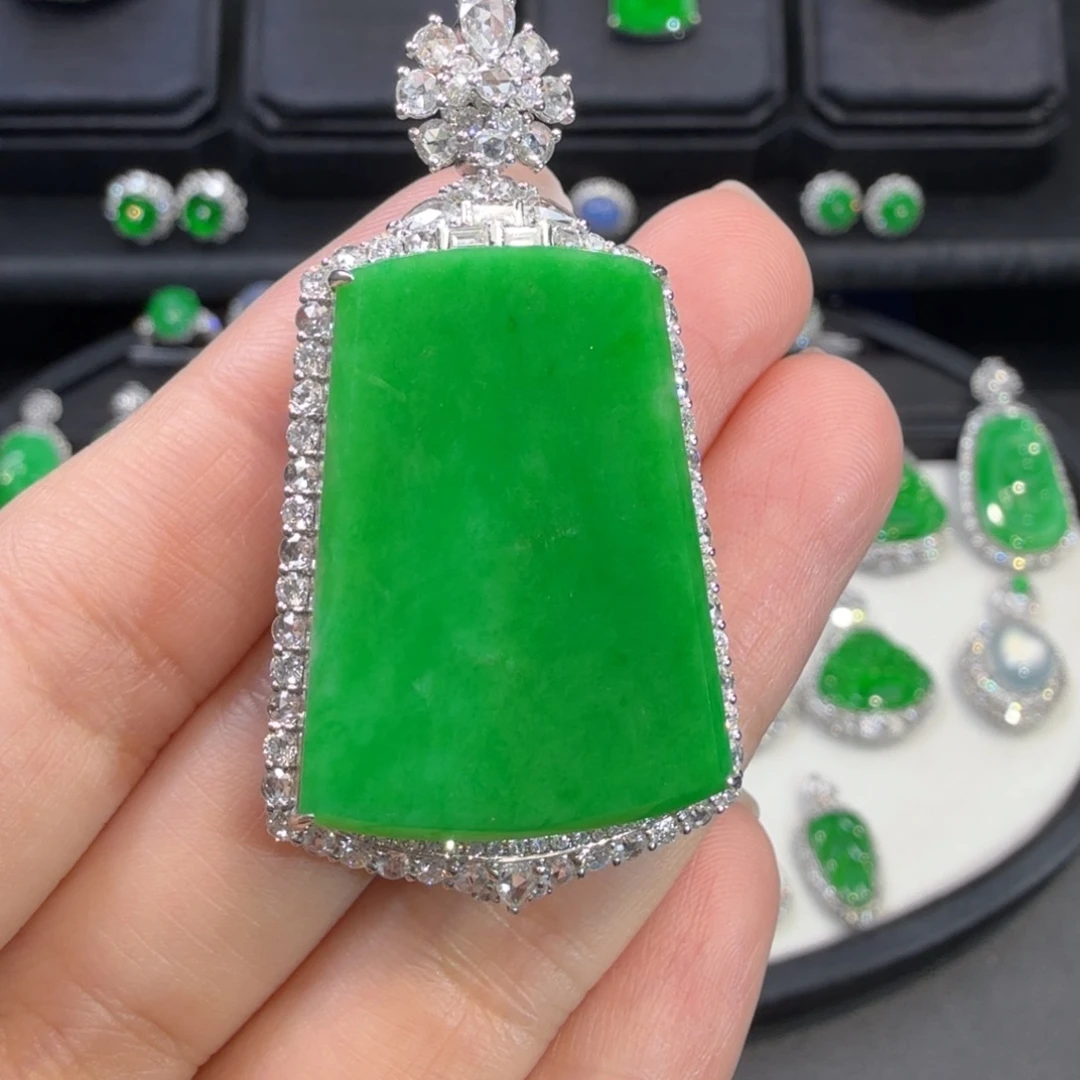 翡翠18K金镶嵌颈饰收到货48小时鉴赏期