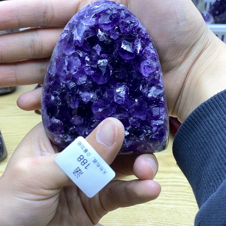 未镶嵌水晶大型摆件（非配饰）