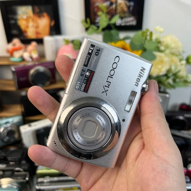 95新 Nikon/尼康 尼康s220 冷白色彩饱满氛围感送相机包