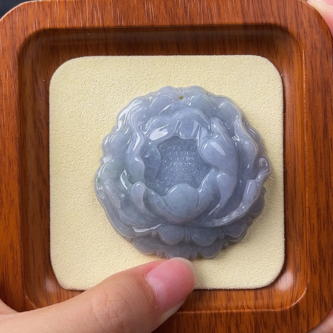 翡翠未镶嵌颈饰牡丹花