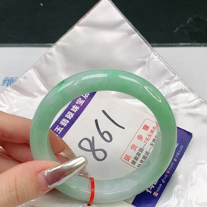 翡翠手镯未镶嵌翡翠手镯