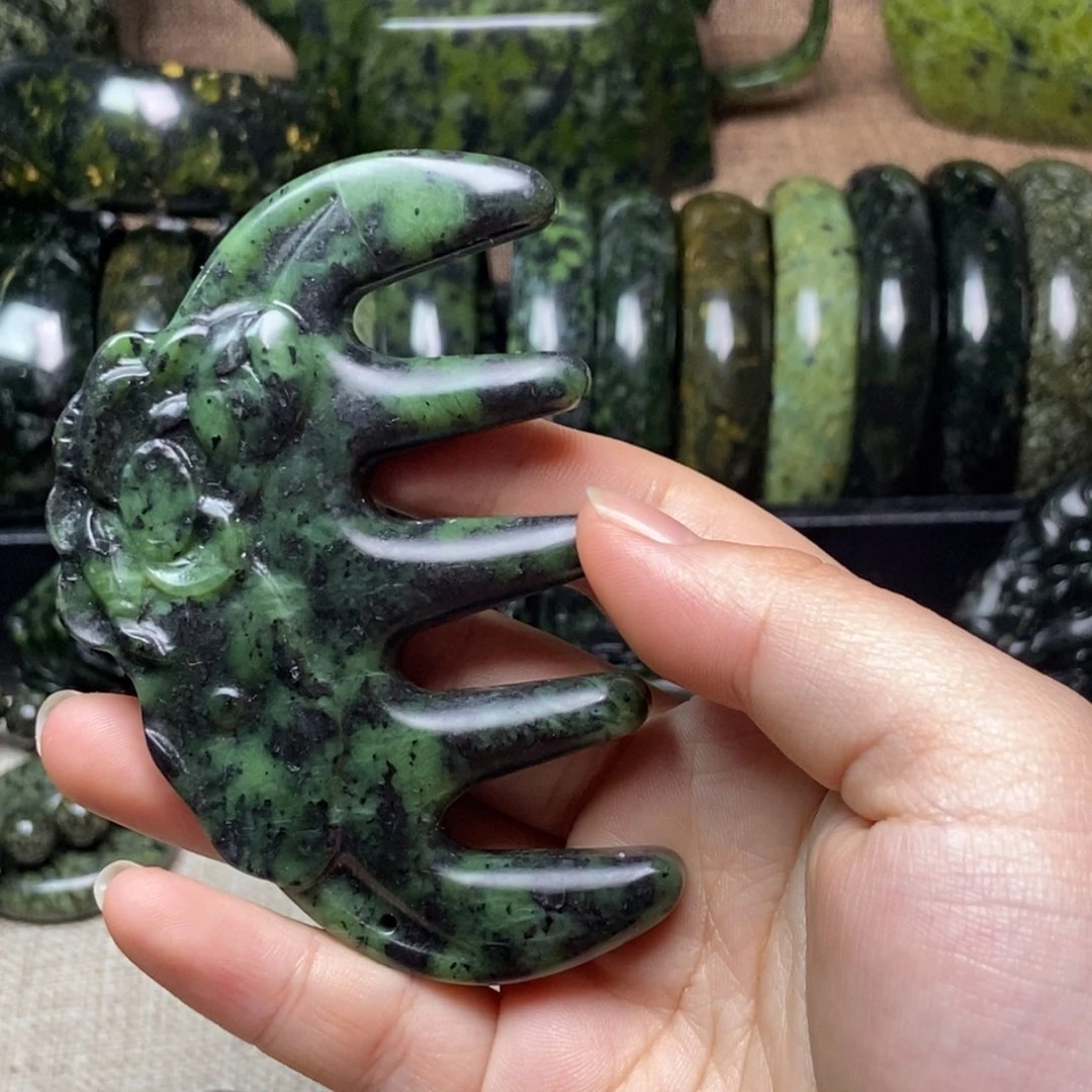 蛇纹石玉颈饰未镶嵌微瑕