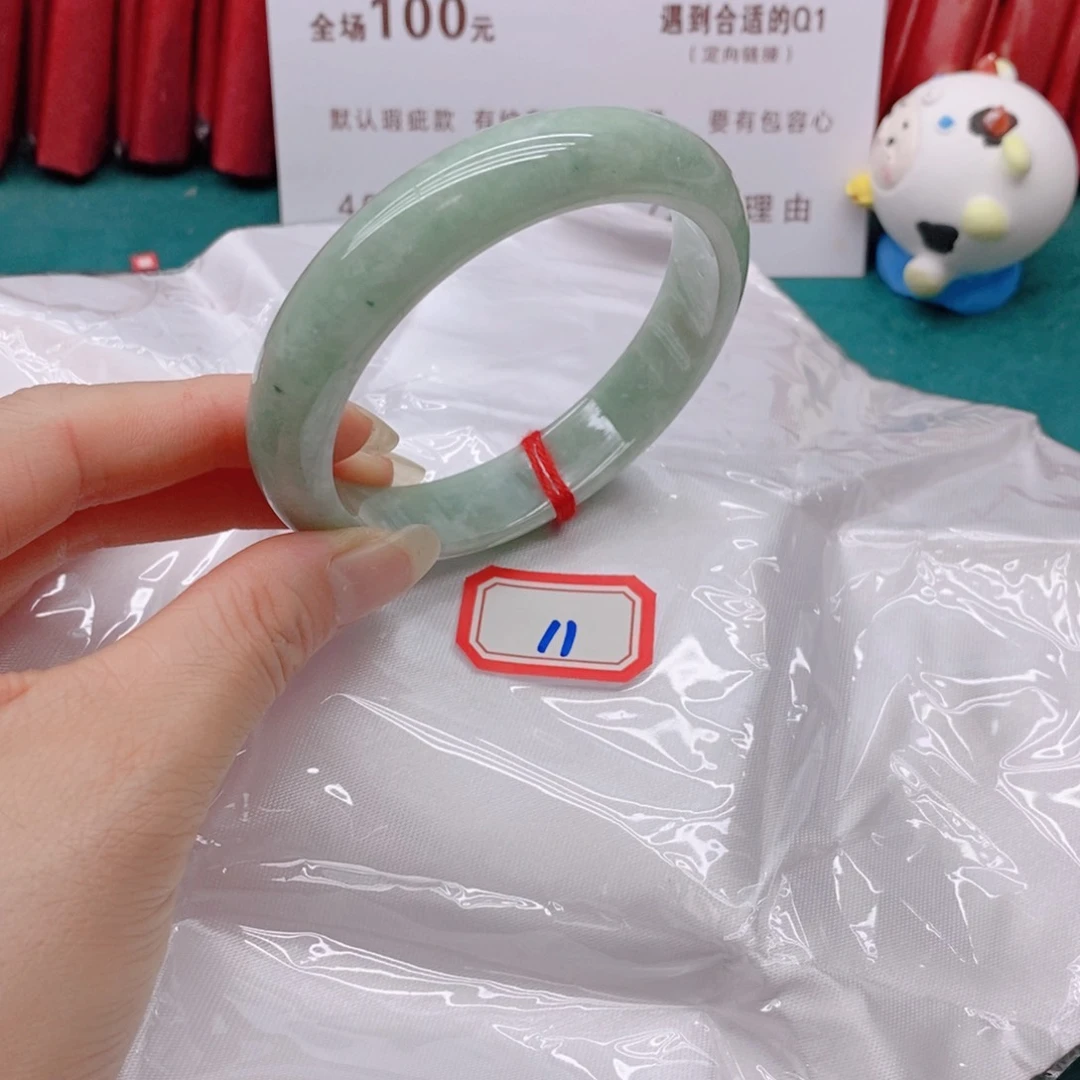翡翠手镯未镶嵌过****扰1111111111111