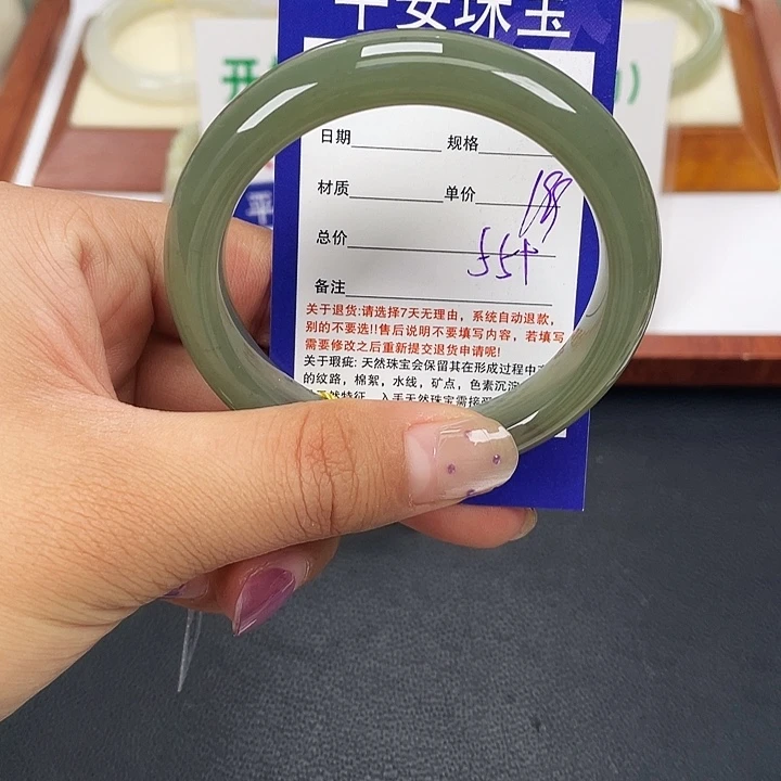 和田玉未镶嵌手镯