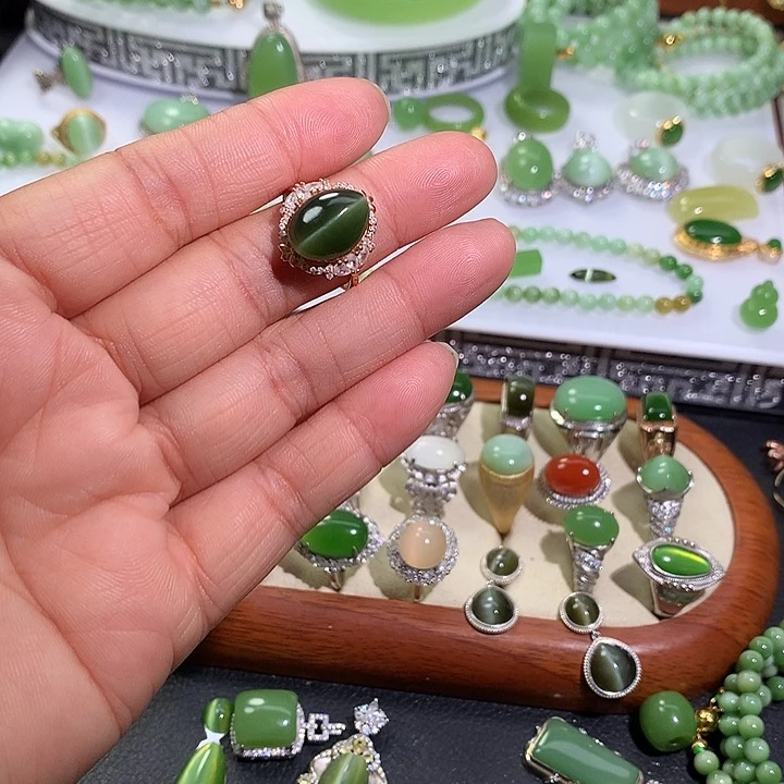 银S925镶嵌戒指和田玉（碧玉）