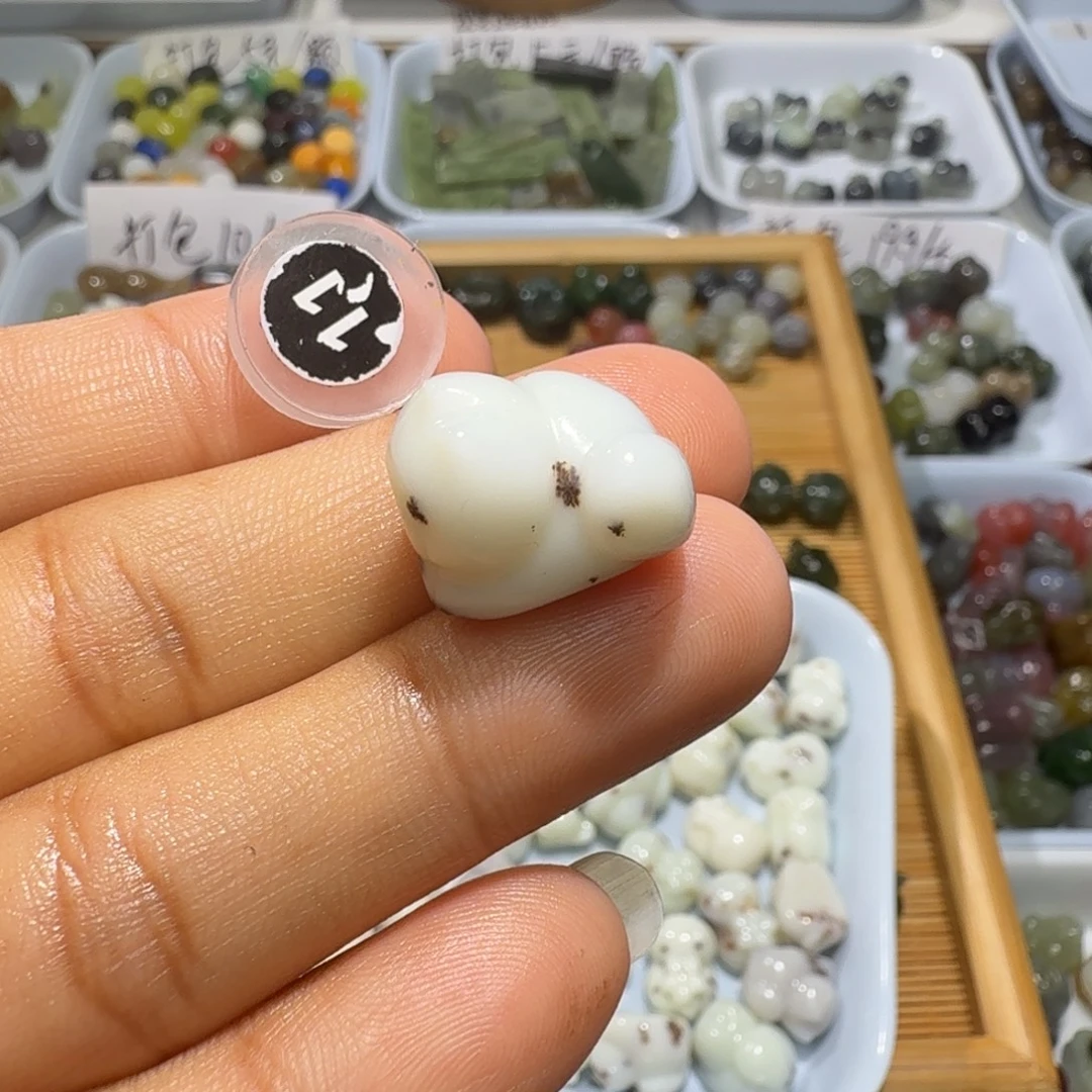 和田玉未镶嵌珠宝奇石