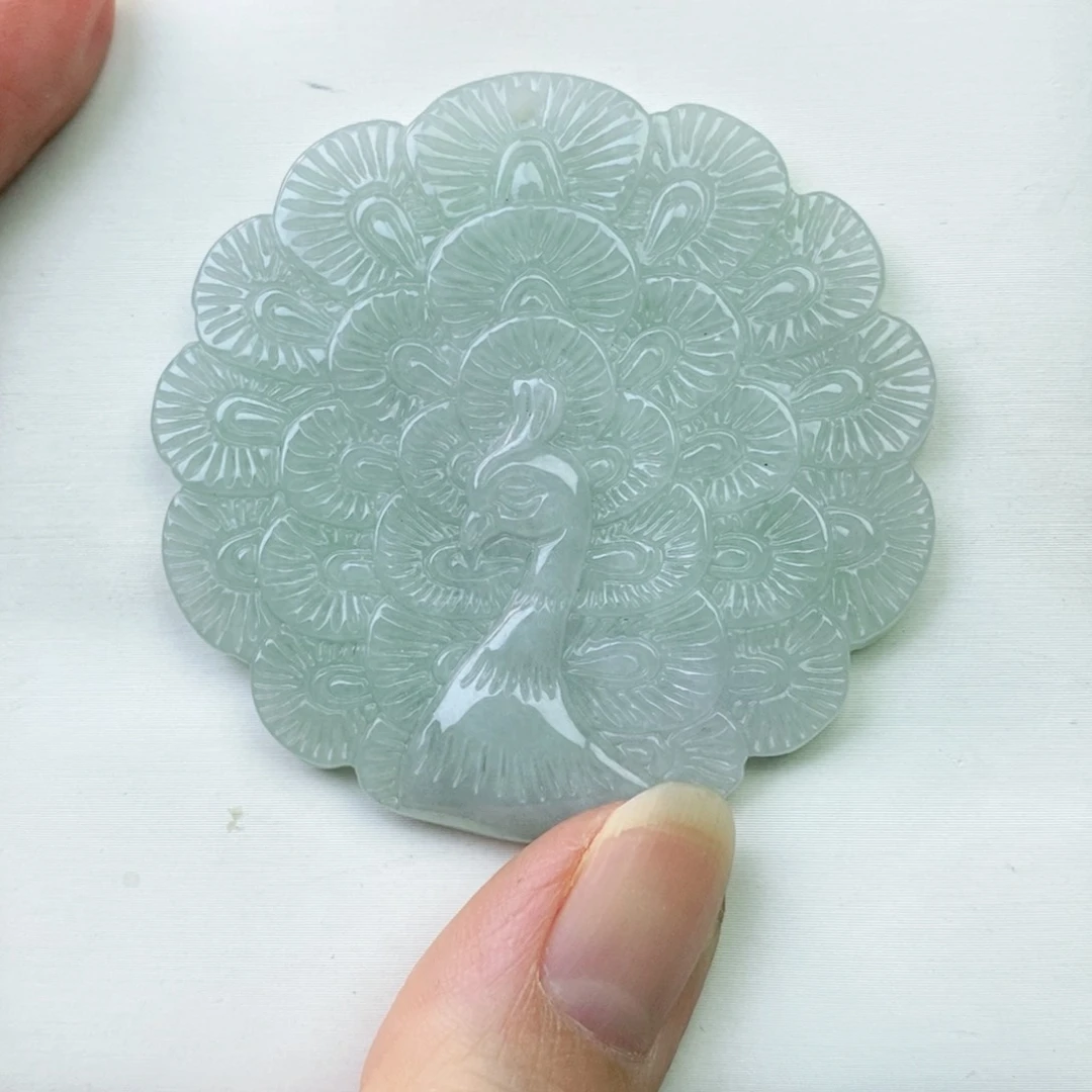 翡翠未镶嵌颈饰孔雀