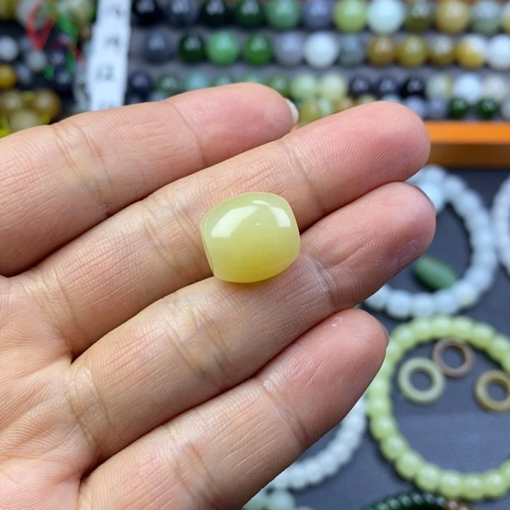 和田玉糖桶珠未镶嵌星**?