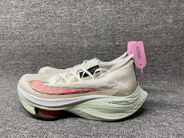 38码二手正品Nike Air Zoom Alphafly Next% 1 舒适 （鞋底磨损）