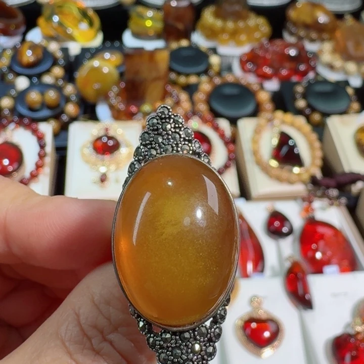 琥珀银S925镶嵌裸石天然缅甸蜜蜡女王戒（不议价）