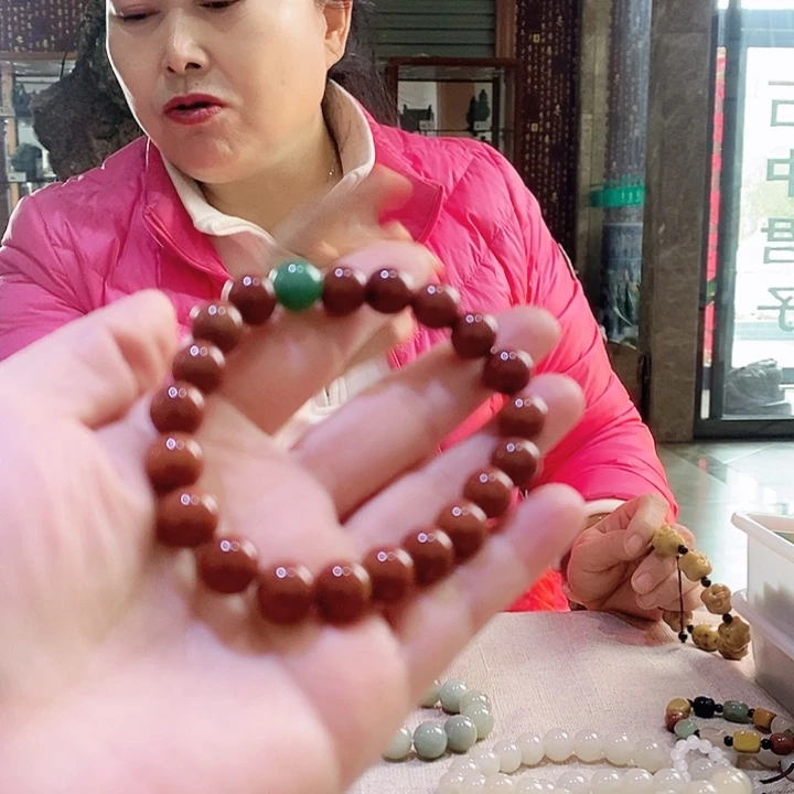 密玉（石英质玉）颈饰未镶嵌