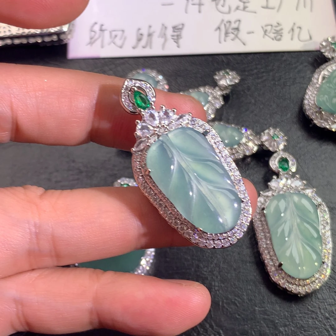 翡翠颈饰未镶嵌叶子
